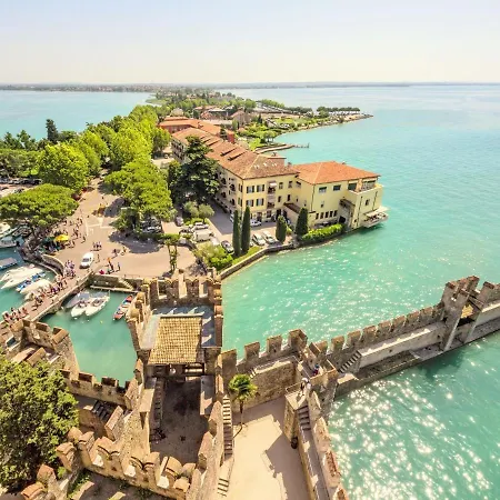 Holiday home Tasteful In With Pool Sirmione